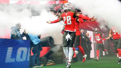 Ex-Buccaneers, Texans CB the ‘Ideal Trade Target’ for Vikings, Analyst Says