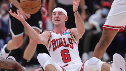 Alex Caruso Needs Surgery for Broken Wrist, Out 6-8 Weeks: Report