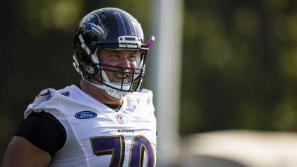 Ravens’ Kevin Zeitler Makes Touching Gesture to Victims of Waukesha Parade
