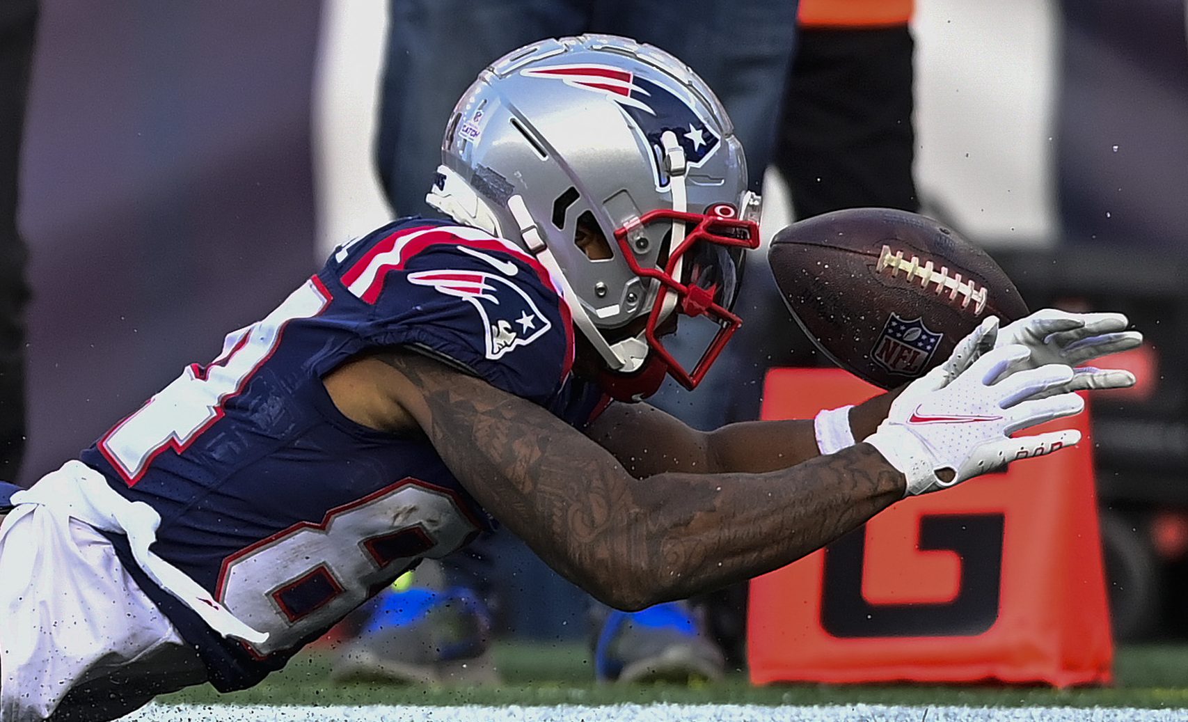 Patriots WR Kendrick Bourne on Mac Jones' toughness: 'He never folds'