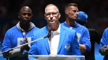 Chris Spielman Makes Promise to Lions Fans During Halftime Ceremony