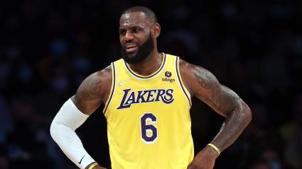 Lakers Make Major Change on LeBron James Abdominal Injury Status