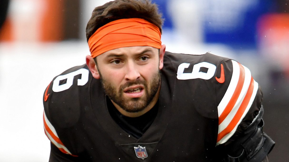 Patriots dazzle Browns and Mayfield leaves game with knee injury