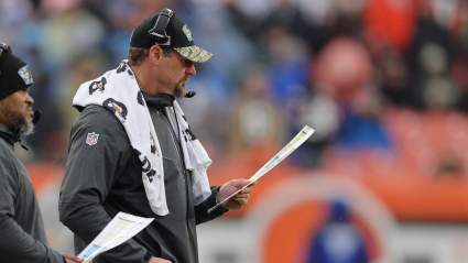 Dan Campbell Gets Hands-on to Help Lions’ Tight End Develop