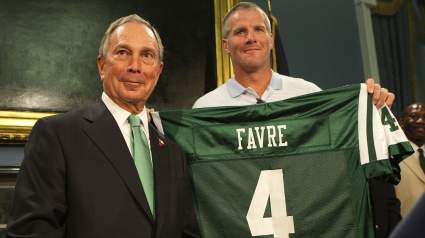 Familiar Face, Brett Favre Super Fan Signs With Jets