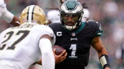Eagles ‘Looking for the Trainer’ After Jalen Hurts’ Ankle Breaker
