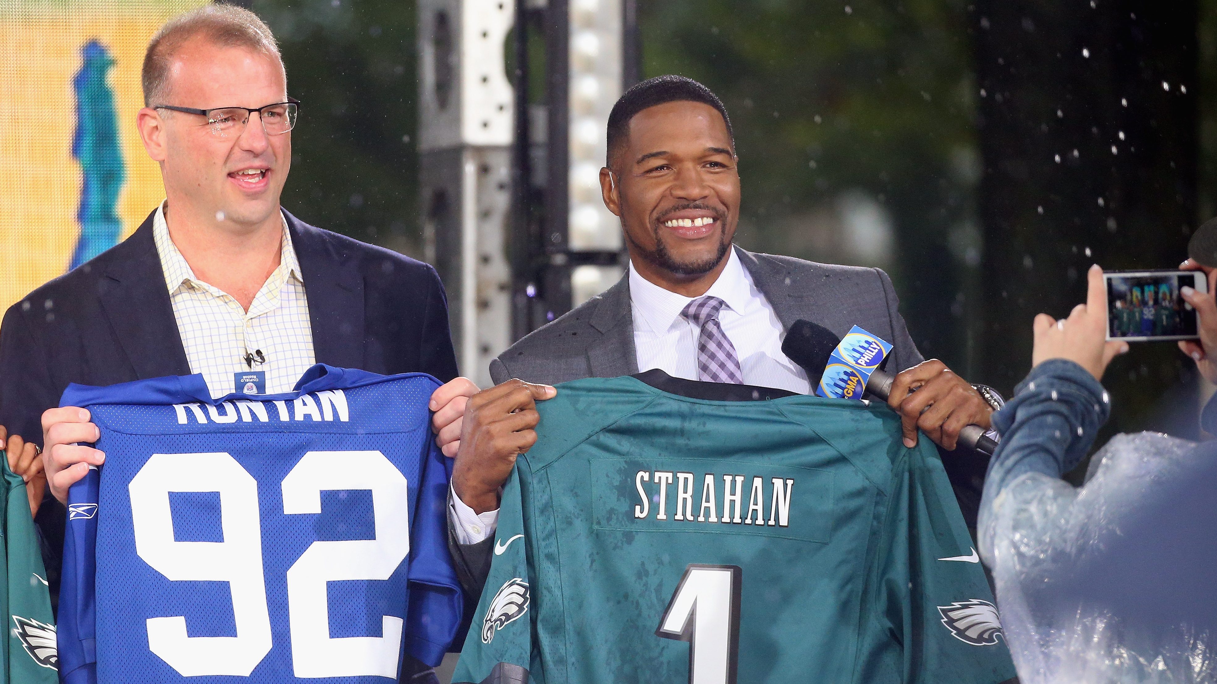 New York Giants retire Michael Strahan jersey No. 92 