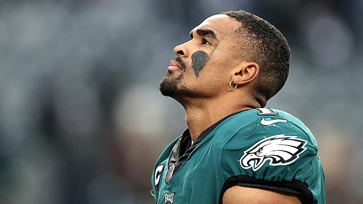 Eagles QB Jalen Hurts Suiting Up For Monday Night Football