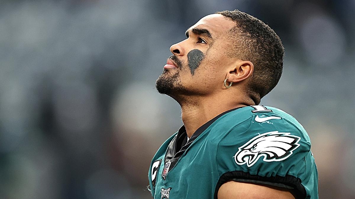 Eagles QB Jalen Hurts Suiting Up for Monday Night Football