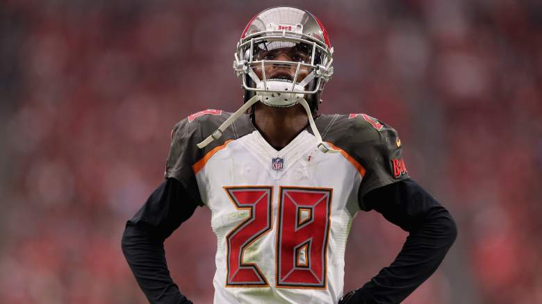 Texans claim former 1st-round pick Hargreaves from Bucs