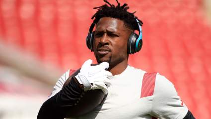 Bruce Arians Gives Concerning Update on Antonio Brown Injury