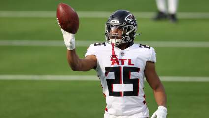 Cowboys, 49ers Sign Former Falcons Running Backs