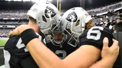Raiders Sign 2 Key Players to Big Contract Extensions
