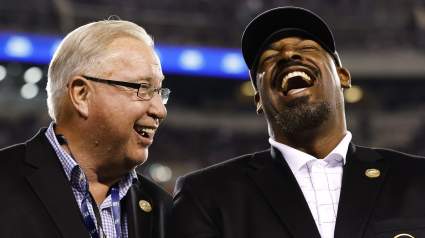 Greatest Eagles QB Mentoring Jalen Hurts, Advises on QB Controversy