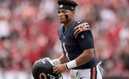 Doctor Working With Justin Fields Posts Update on Rib Injury
