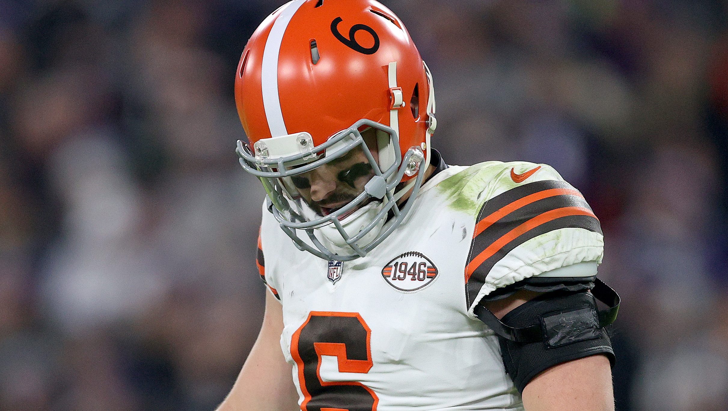 Baker Mayfield injury: Browns QB headed to locker room with hurt thumb -  Sports Illustrated