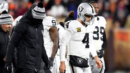 Analyst Urges Raiders QB Derek Carr to Request Trade