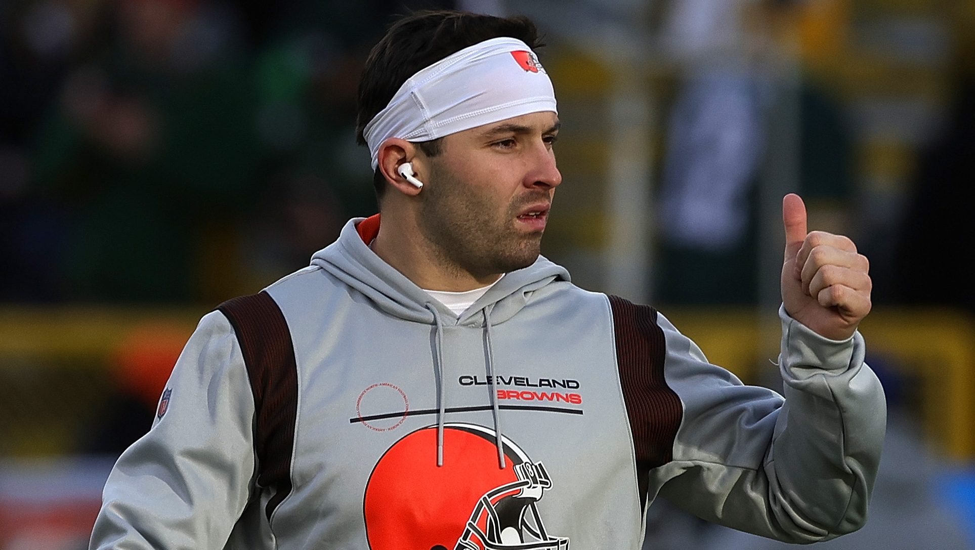 Browns Coach Says QB Baker Mayfield 'Handcuffed' by Injury