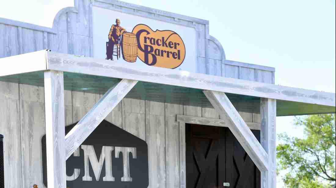 Is Cracker Barrel Open on New Year's Eve & Day 20212022?