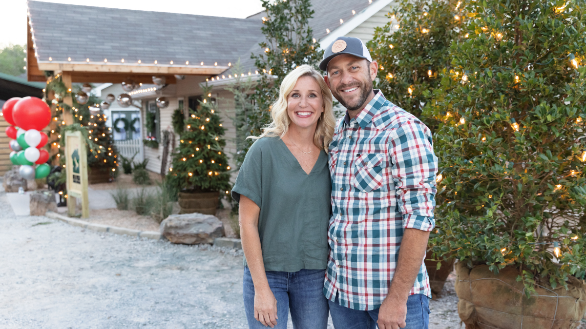 Jenny & Dave Marrs Give Back in ‘Fixer to Fabulous Holiday Surprise’