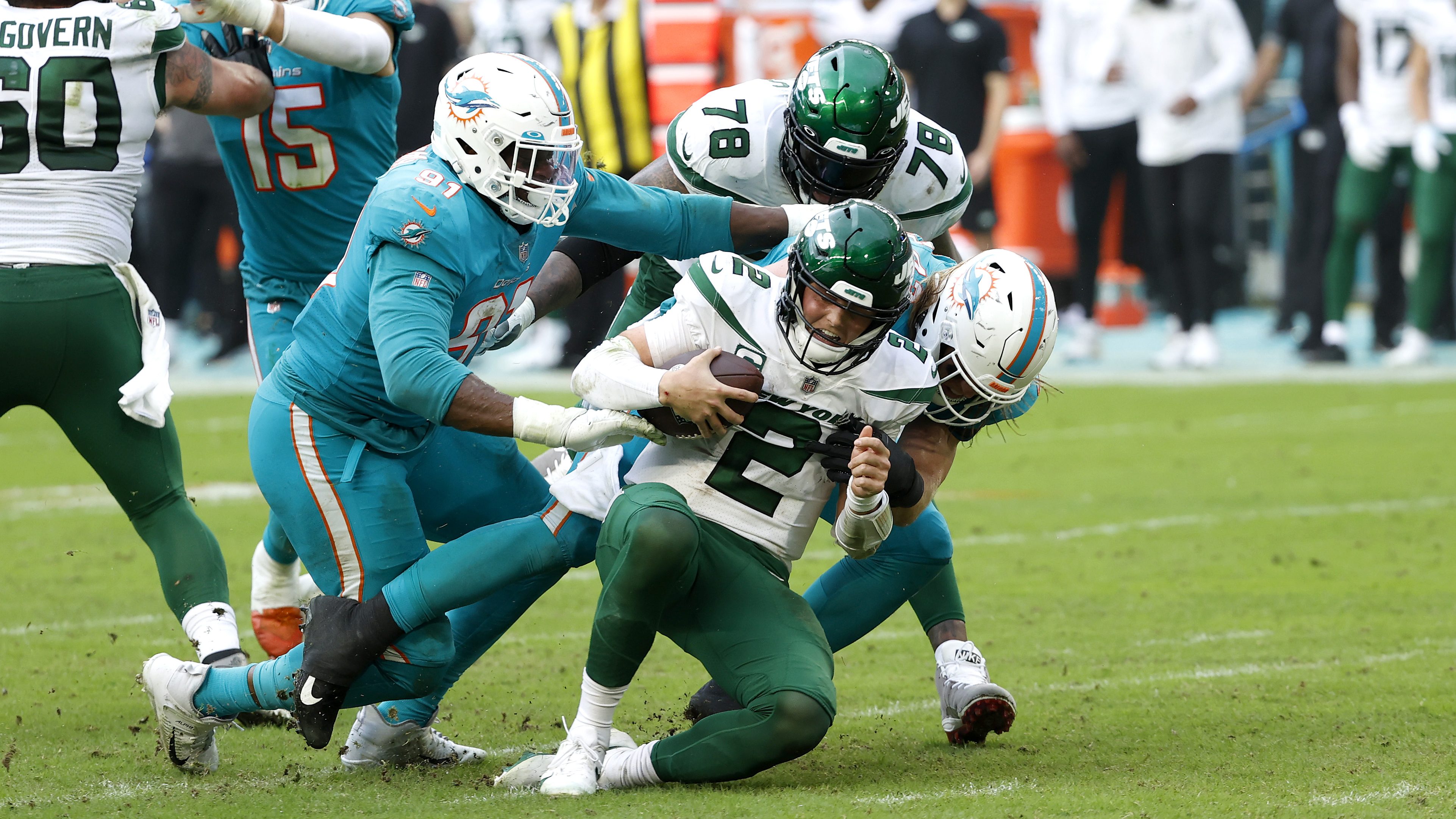 Can the Bills SLOW DOWN the Dolphins? + What should the Jets do with Zach  Wilson? 