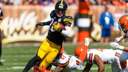 Ex-Steelers Running Back Signs With Buccaneers: Report