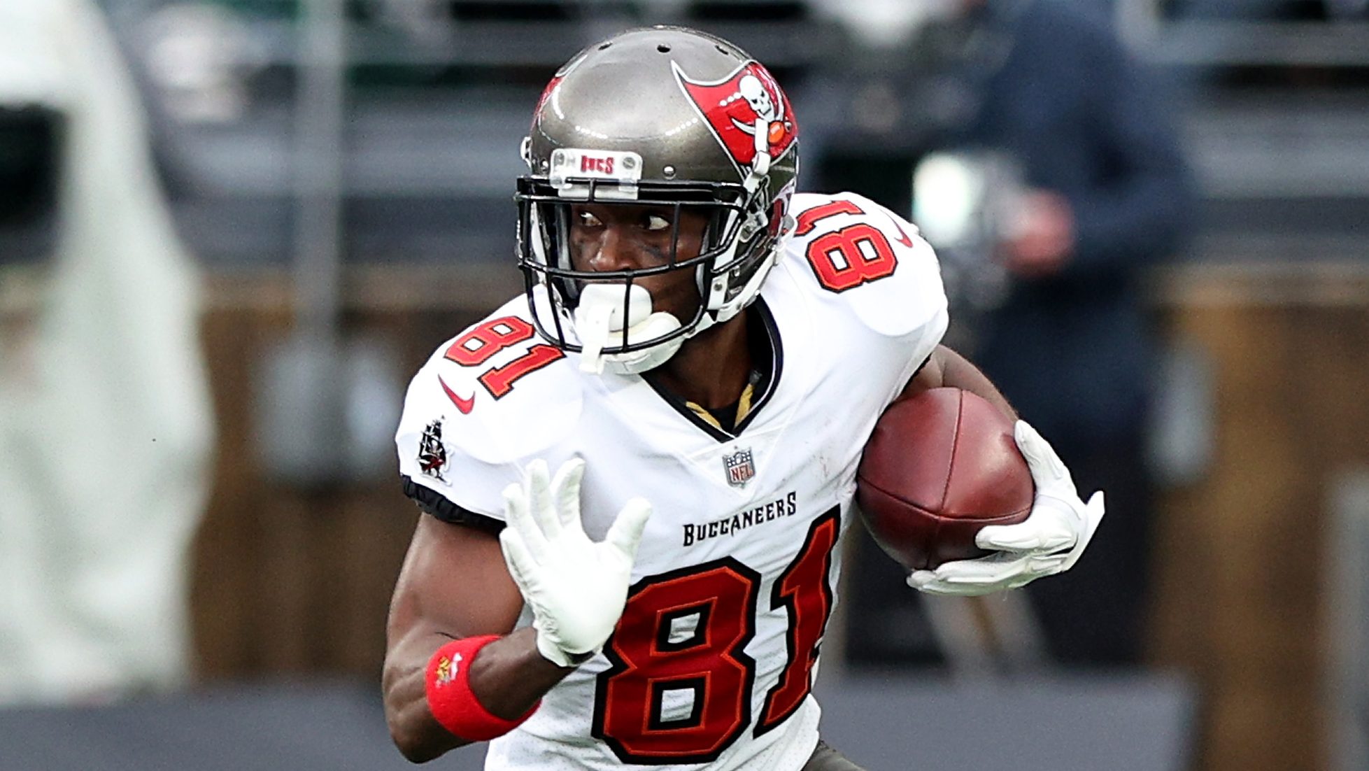 Tampa Bay Buccaneers officially release WR Antonio Brown 