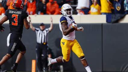 Chiefs Sign 6 Including Former College Offensive Player of Year
