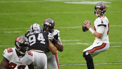 Raiders Veteran Sends Message to Tom Brady Amid Retirement Rumors