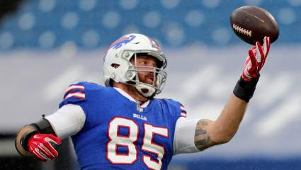 NFL Twitter Reacts to Lee Smith’s Retirement Plan