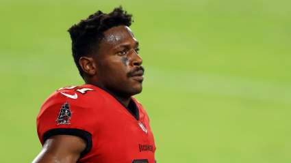 Raiders LB Hilariously Trolls Antonio Brown Over Release