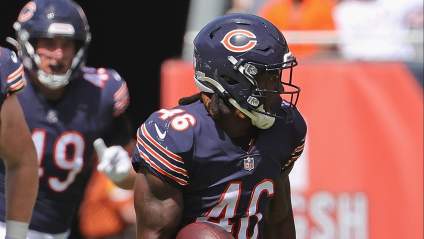 Recently Released Ex-Bears RB Signs With AFC North Team