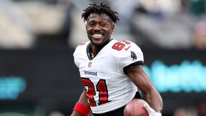 Wild Scene Unfolds During Jets-Bucs Game Involving Antonio Brown [WATCH]