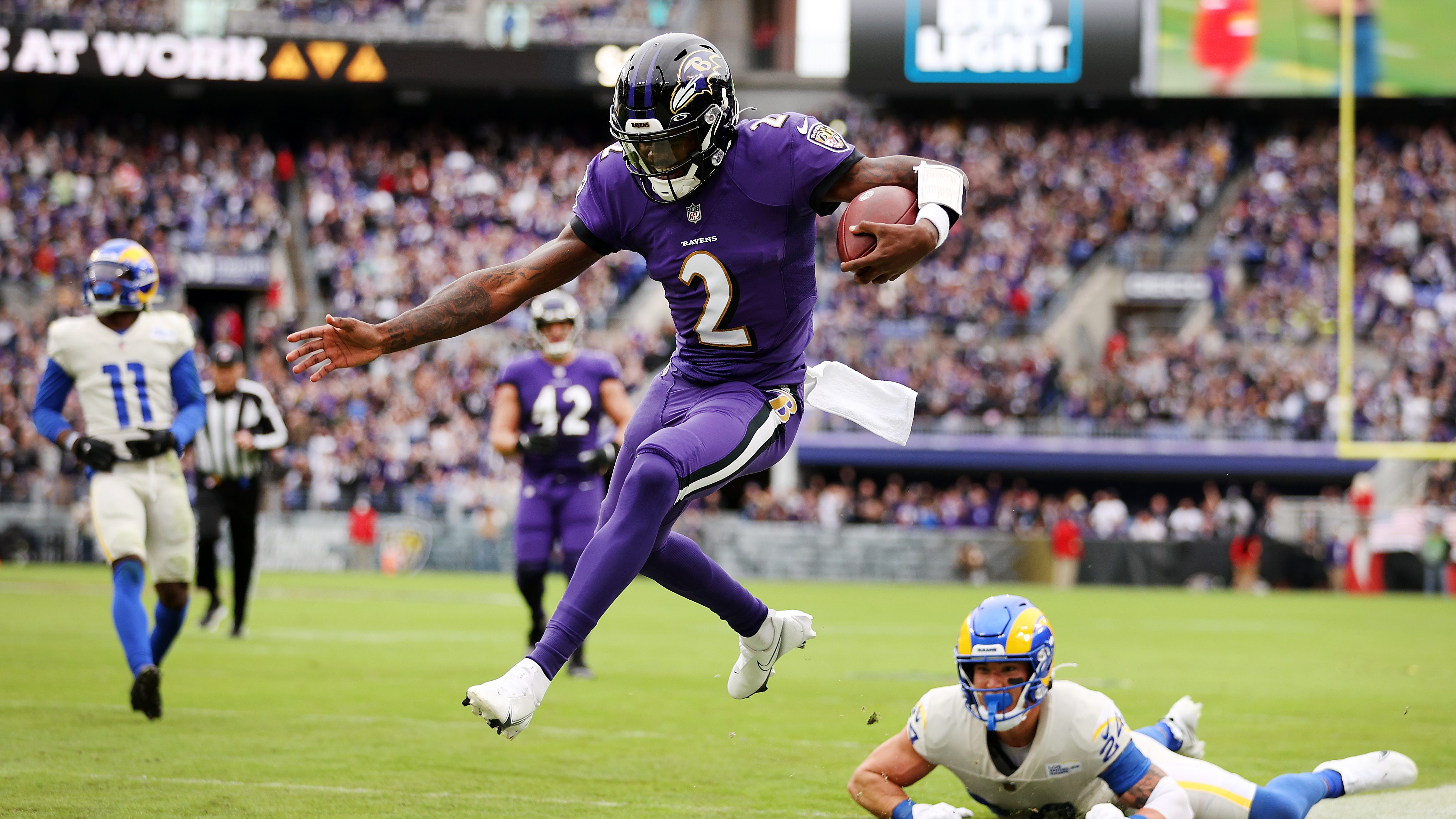 Ravens force 6 turnovers, rally behind QB Tyler Huntley to beat