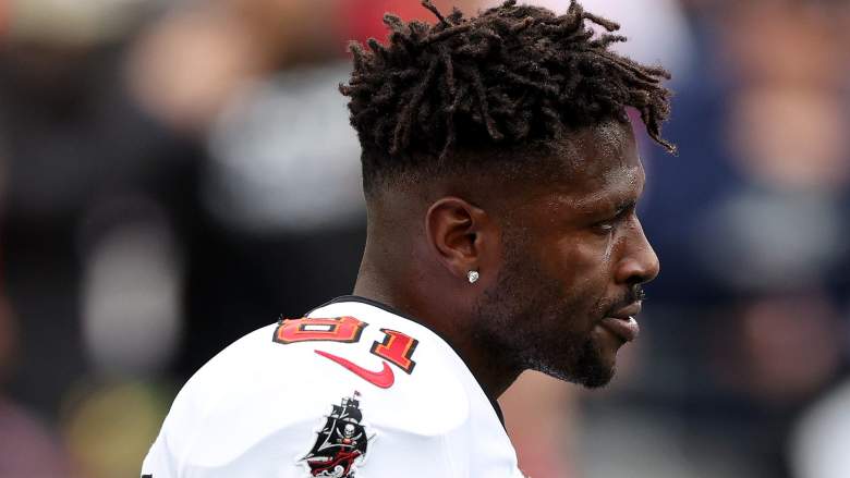 Antonio Brown video: Bucs WR released after stripping off jersey