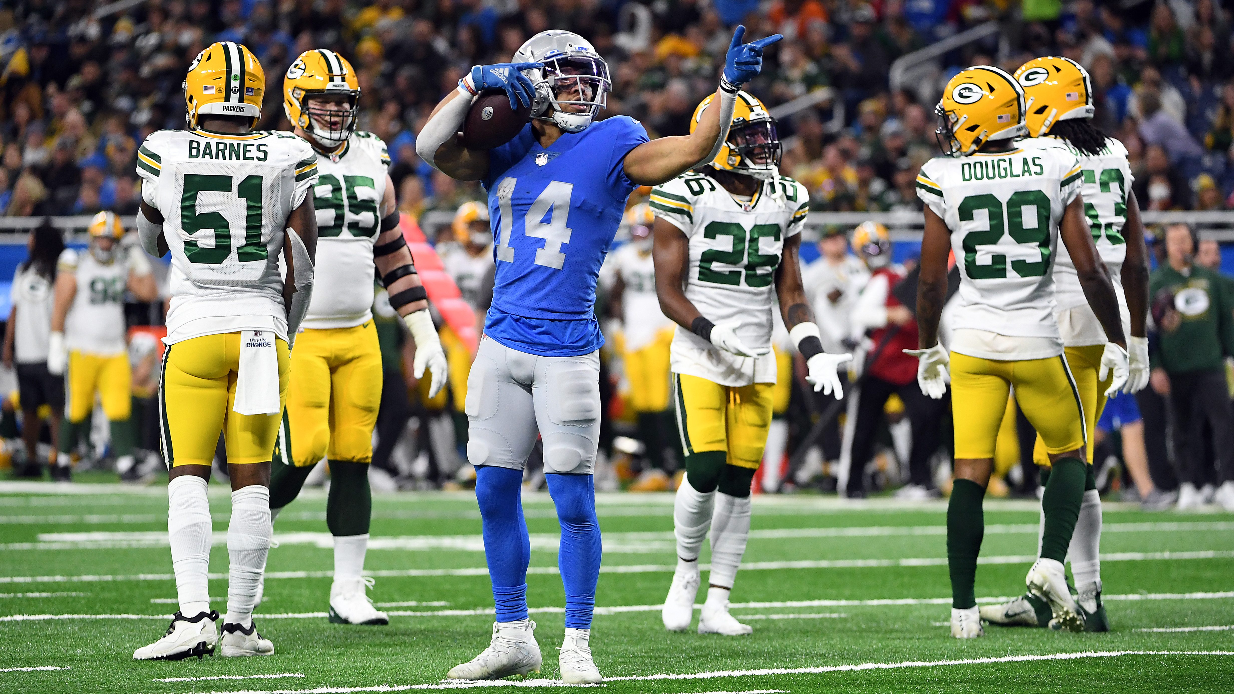 Amon-Ra St. Brown did a Lions leap in Lambeau 