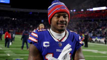 Photo of Bills WR Stefon Diggs Traveling to Kansas City Goes Viral