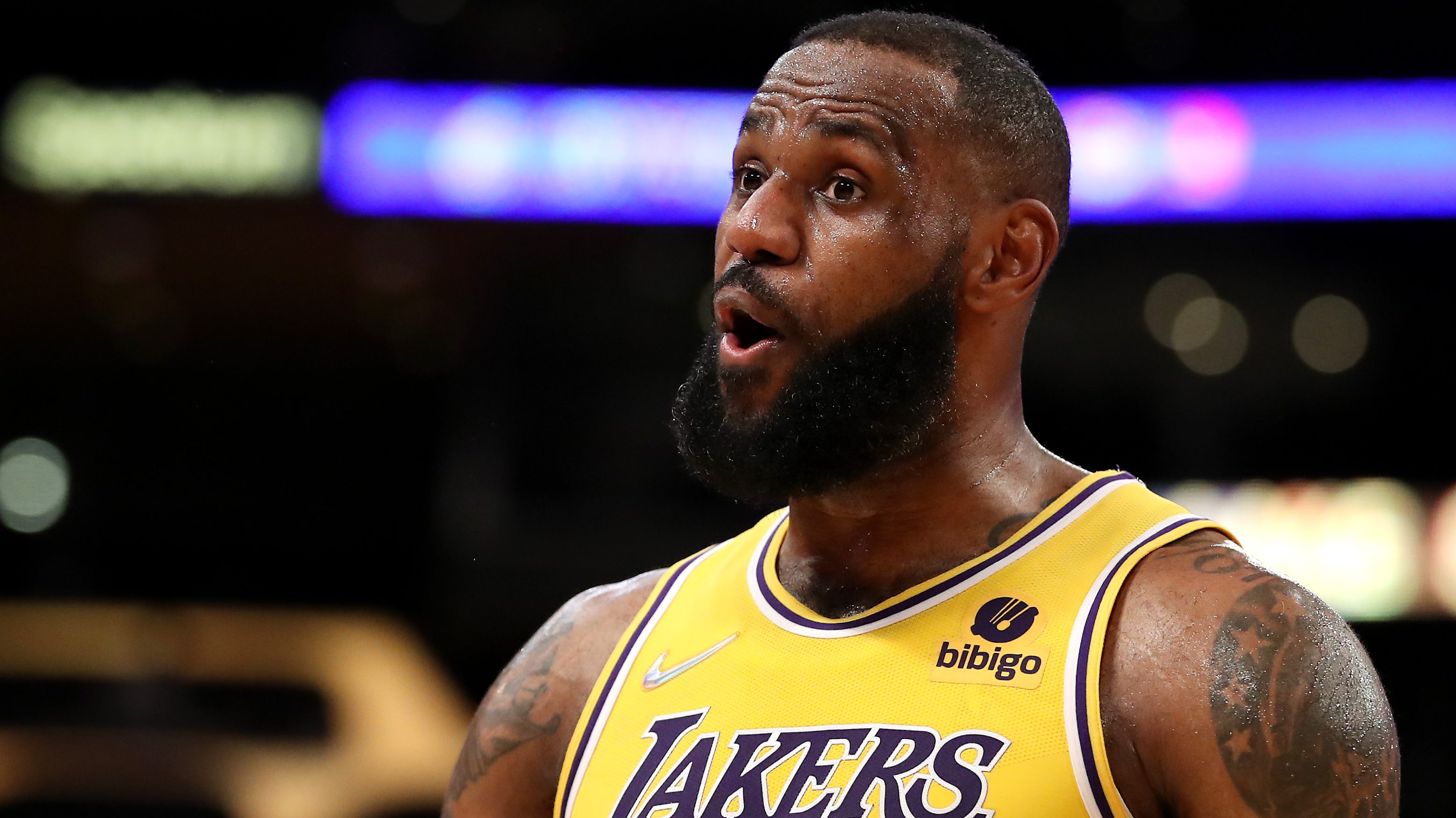 Lakers Star LeBron James Issues 1-Word Response To Magic Johnson