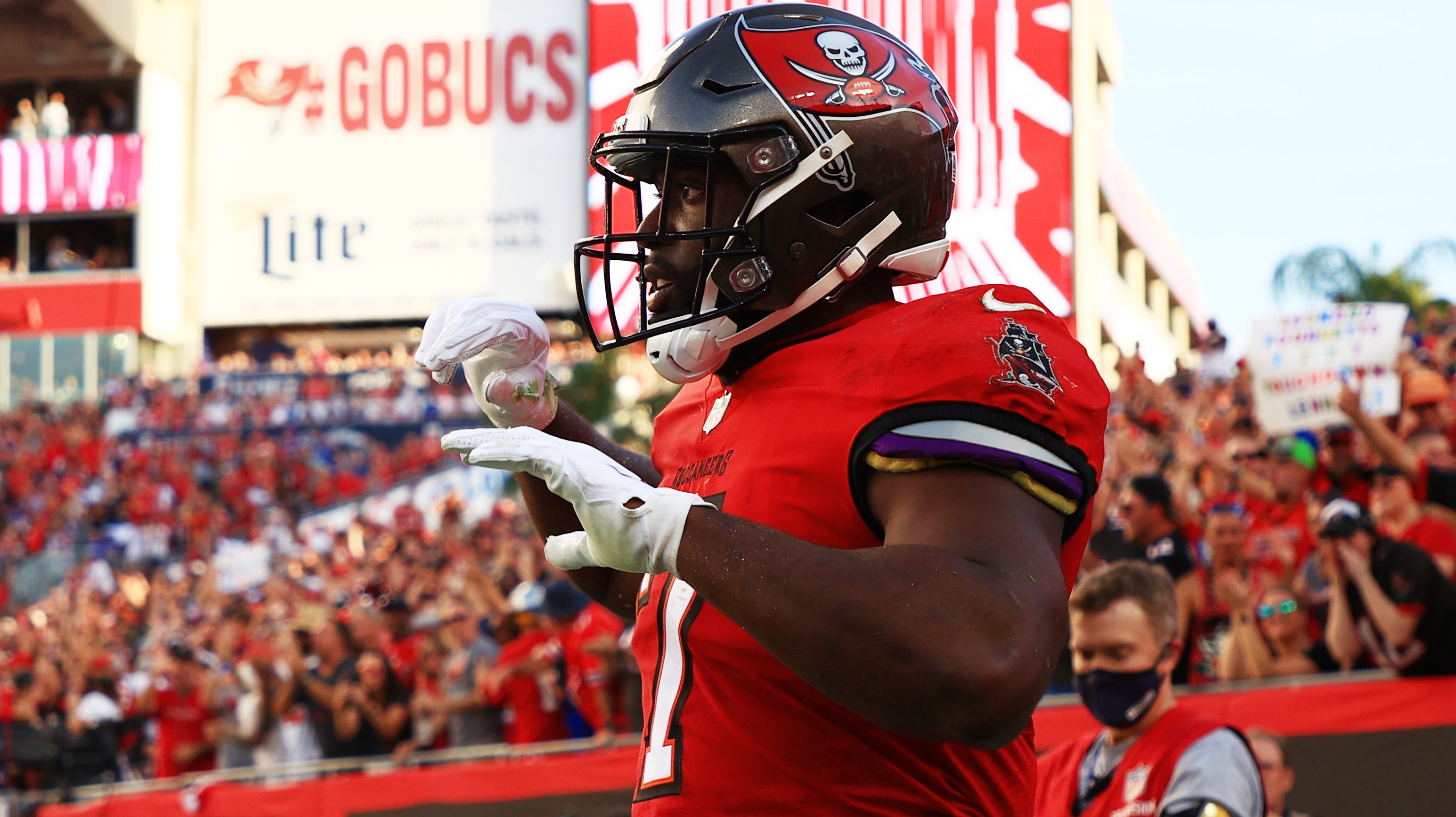 Leonard Fournette Injury Update: Will the Buccaneers' RB play in the  Divisional Round against the Rams?