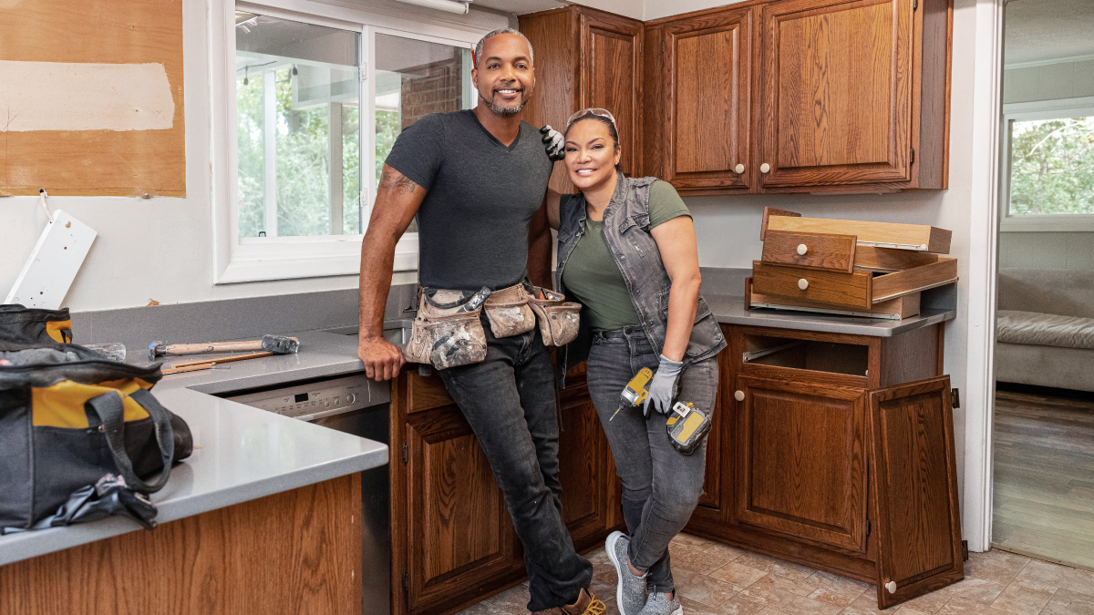 First Look At New HGTV Series ‘Married To Real Estate’ | Heavy.com