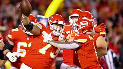 Chiefs’ Nick Allegretti Roasts 2 Teammates for Having ‘Bricks’ as Hands