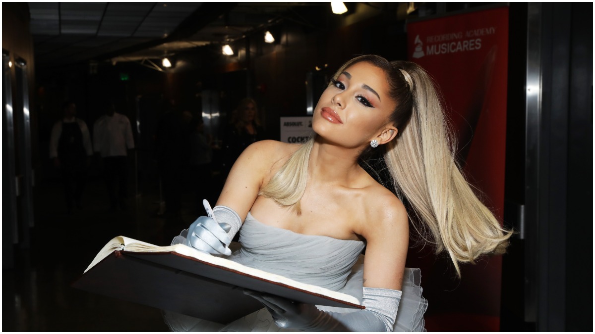 Ariana Grande s Wig Falls Off During Talk Show Appearance