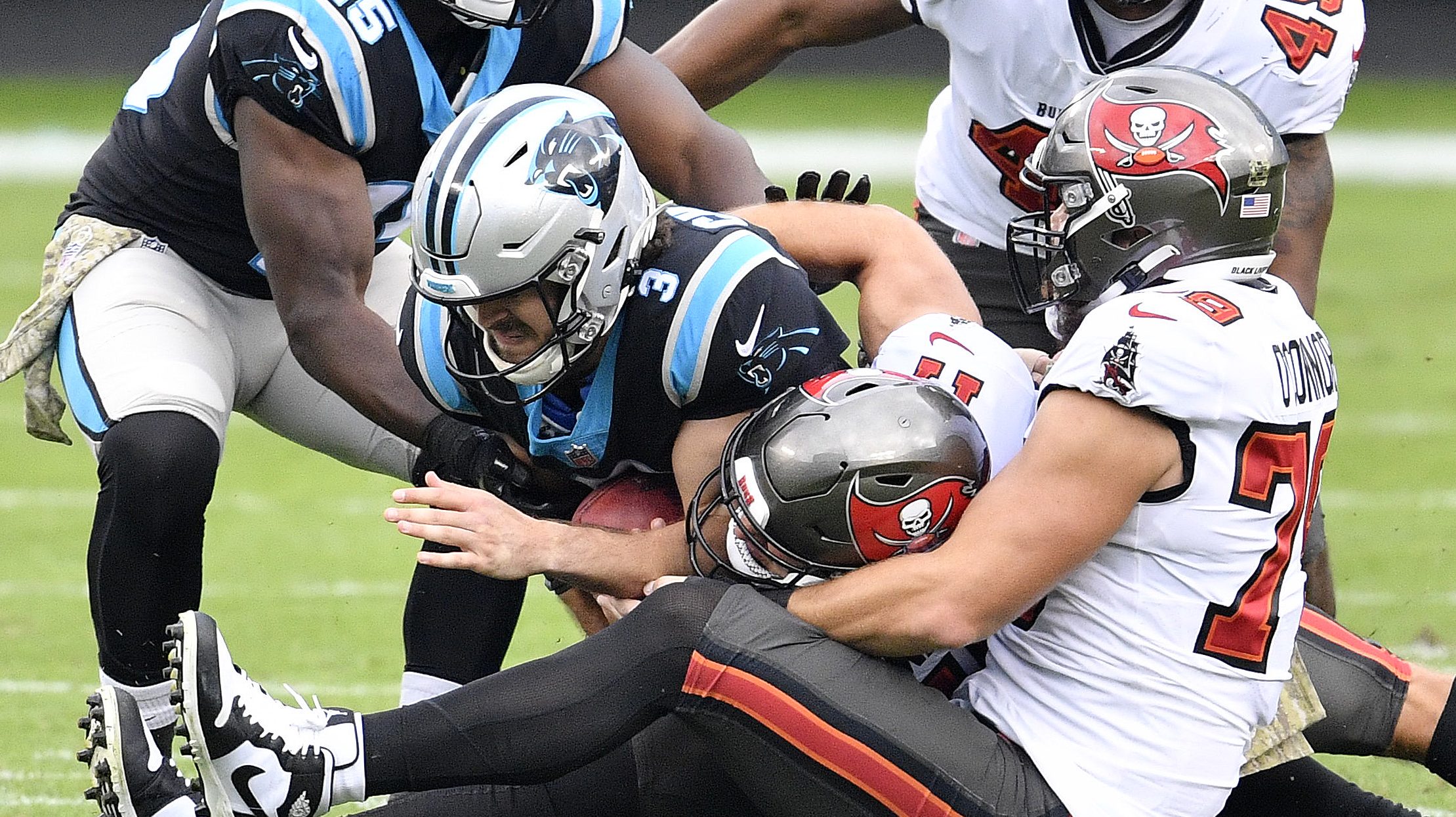 Kicker Phil Dawson of the Cleveland Browns kicks a field goal as News  Photo - Getty Images