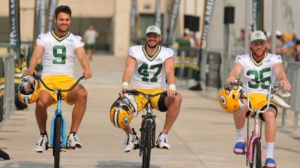 Former Packers Specialist Inks Deal to Join NFC North Division Rival