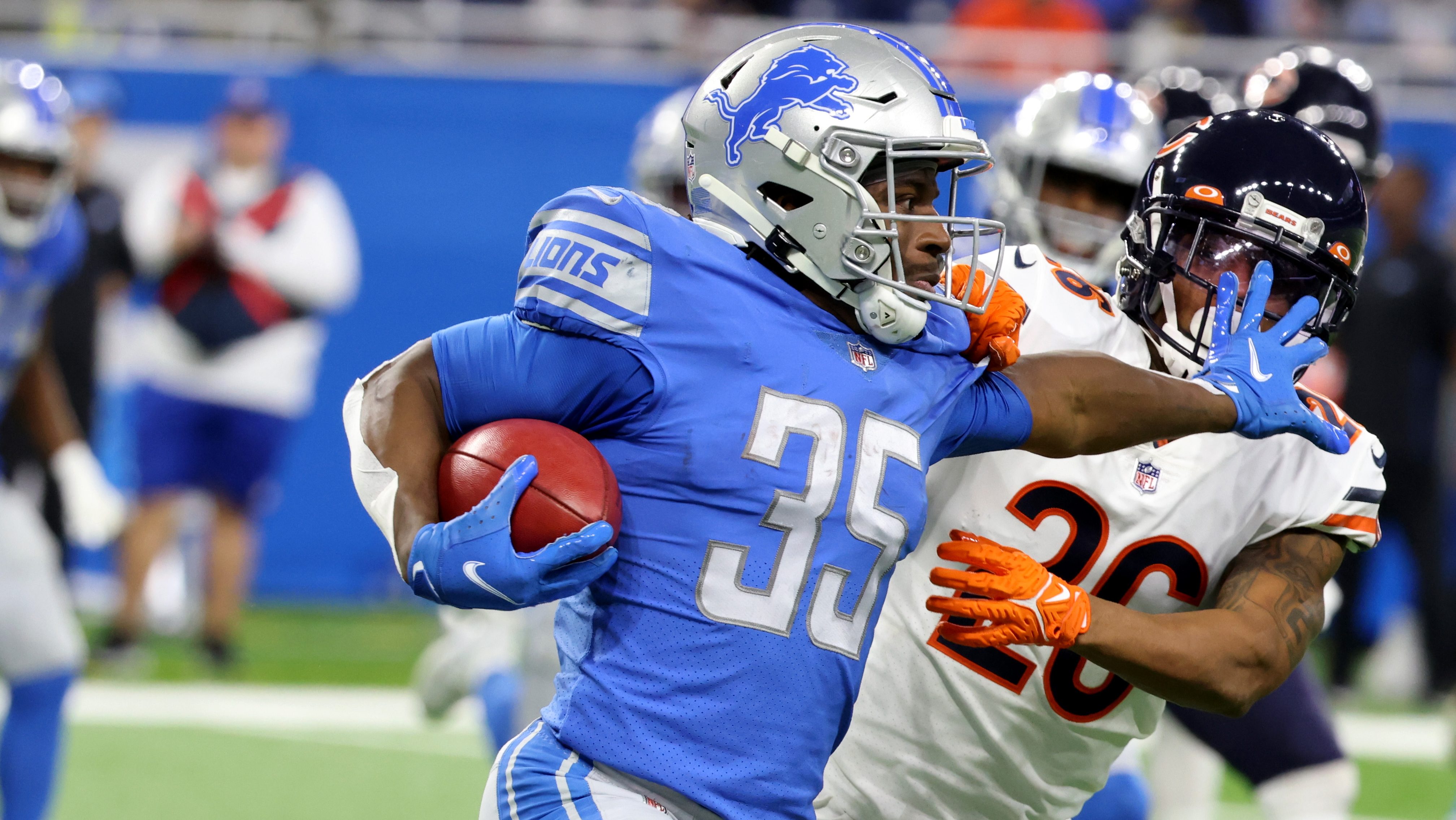 Lions Instructed to Re-Sign Running Back Godwin Igwebuike