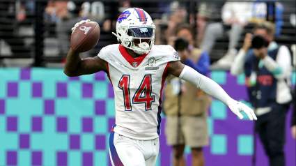 Bills WR Stefon Diggs Shuts Down Obnoxious Fan on Twitter