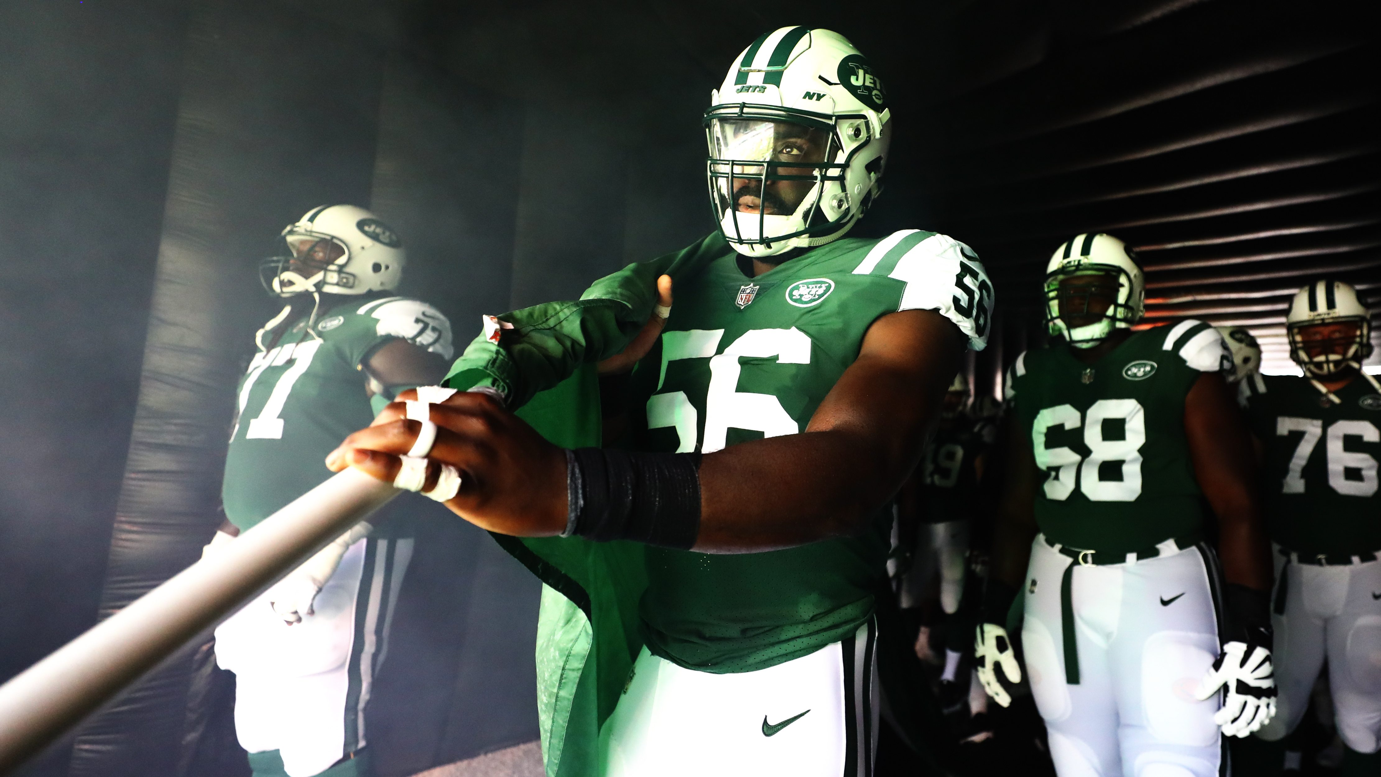 Demario Davis of the New Orleans Saints warms up prior to the game News  Photo - Getty Images