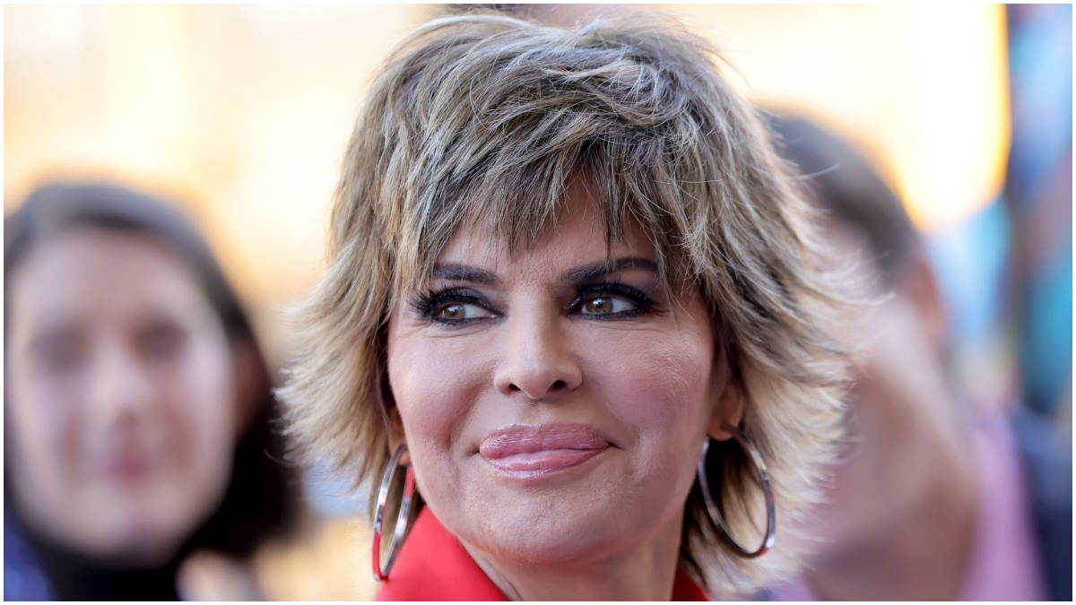 RHOBH Star Lisa Rinna is Unrecognizable With Long Blonde Hair