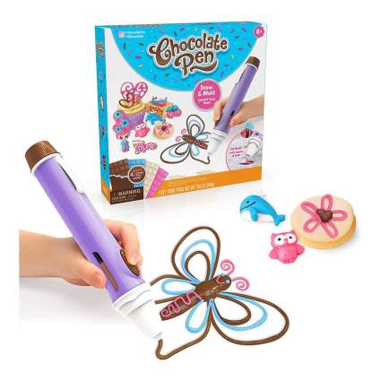 Pen that draws with chocolate