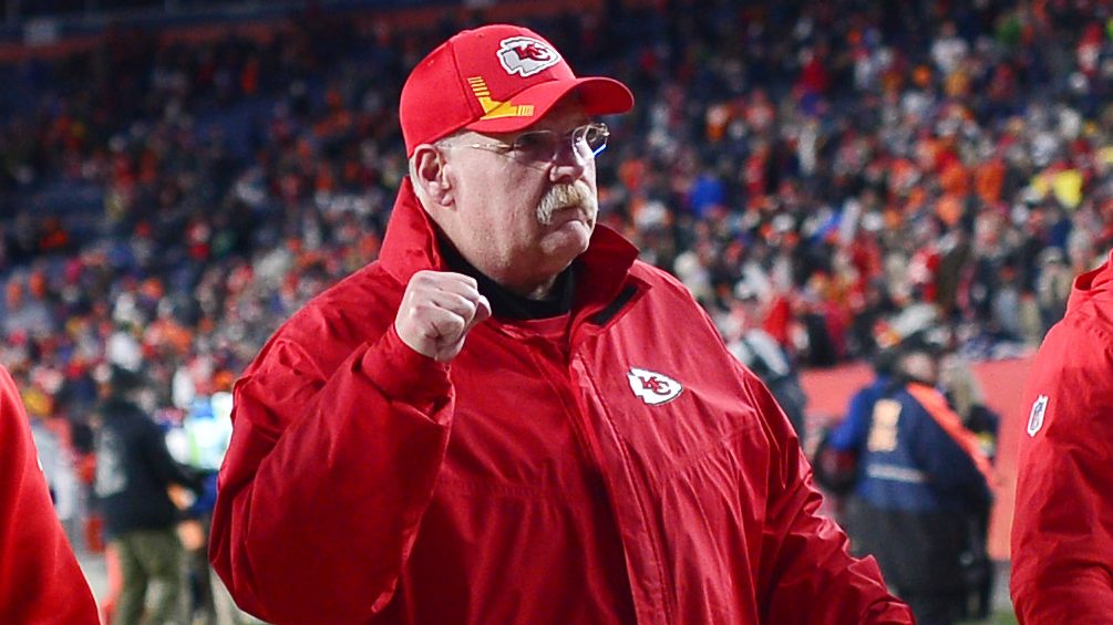 Chiefs Re-Sign Backup QB Chad Henne 